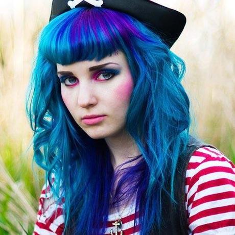 TAGLI CAPELLI MODA DONNA 2012: QUEST'ANNO ESPLODE LA TINTA VERDE ACQUA E AZZURRA