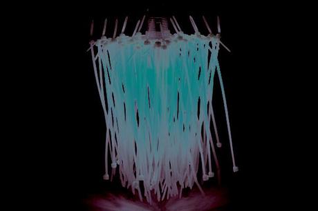 Illuminazione design: Le lampade con le fascette da elettricista Illuminazione design: Le lampade con le fascette da elettricista