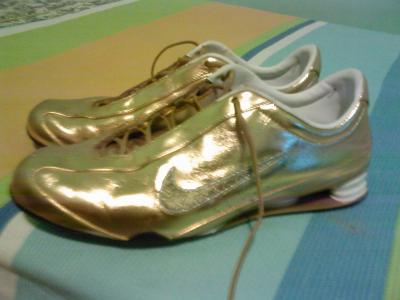 tagli capelli e stile per l' uomo biondo