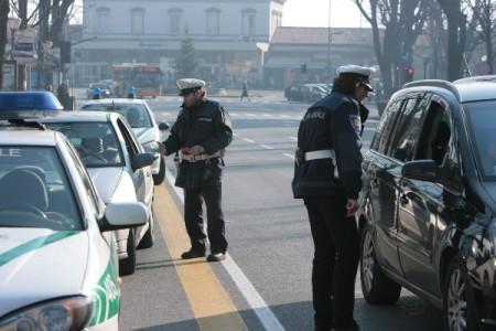 Polizia Blocco Traffico Controlli 450x300 Milano: Confermato Blocco del Traffico Domenica 9 Ottobre 2011 
