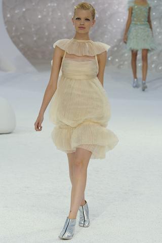 Paris Fashion Week: Chanel P/E 2012