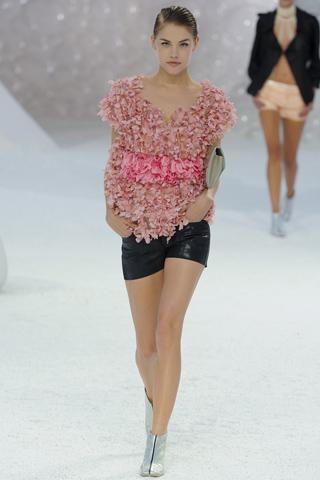 Paris Fashion Week: Chanel P/E 2012