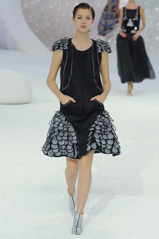 Paris Fashion Week: Chanel P/E 2012