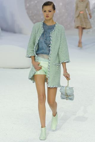 Paris Fashion Week: Chanel P/E 2012