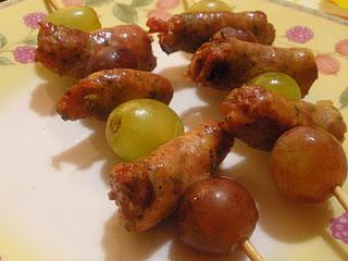 SPIEDINI DI SALSICCIA E UVA