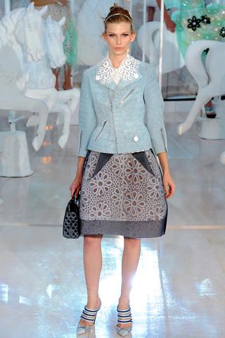 Paris Fashion Week: Louis Vuitton P/E 2012