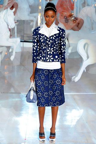 Paris Fashion Week: Louis Vuitton P/E 2012