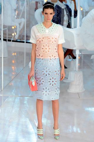 Paris Fashion Week: Louis Vuitton P/E 2012