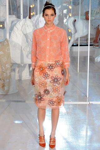 Paris Fashion Week: Louis Vuitton P/E 2012