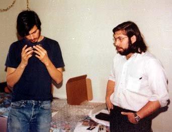 Steve Jobs e Steve Wozniak con un blue box