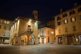 Orta San Giulio al crepuscolo di una sera d'autunno