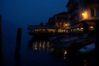 Orta San Giulio al crepuscolo di una sera d'autunno