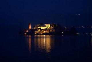 Orta San Giulio al crepuscolo di una sera d'autunno