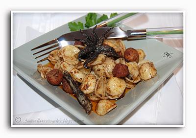 “Orecchiette con nero di seppia e polpettine”