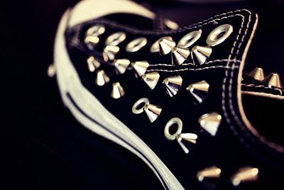 Tutorial: Studded All Stars DIY, ovvero, fatti le tue All Stars borchiate.