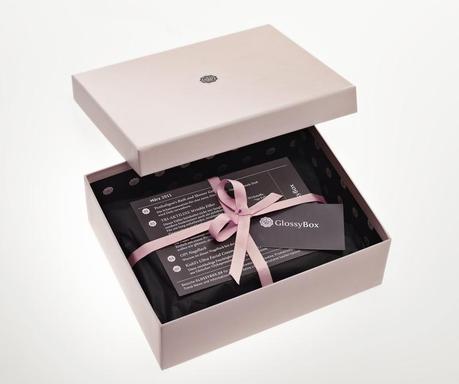 Glossybox arriva in Italia: scopri come ricevere ogni mese 5 prodotti cosmetici