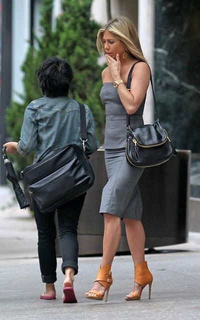 ACCESSORI | Jennifer Aniston e la Flap over zip bag firmata Tom Ford -  Paperblog