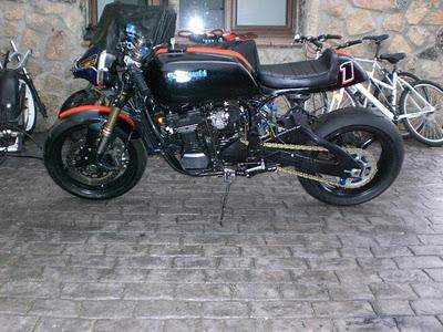 Kawasali GPX600R Cafe Racer by Cuervo