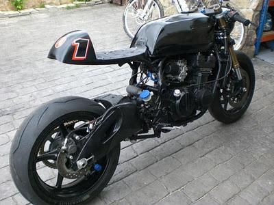 Kawasali GPX600R Cafe Racer by Cuervo