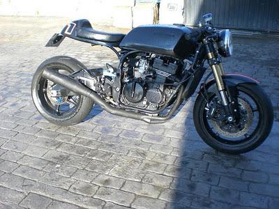 Kawasali GPX600R Cafe Racer by Cuervo