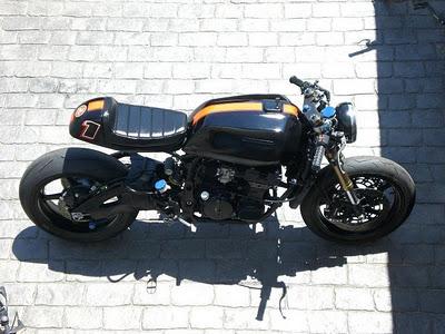 Kawasali GPX600R Cafe Racer by Cuervo