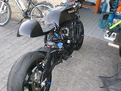 Kawasali GPX600R Cafe Racer by Cuervo