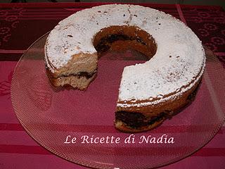 Ciambella Bicolore con Panna e Farina di Mandorle