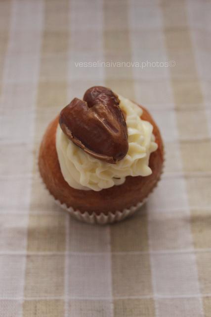 Cupcakes ai datteri, con frosting al Philadelphia