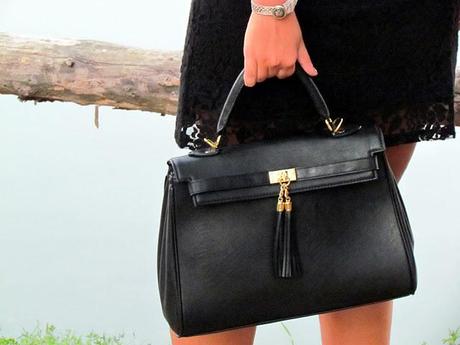 Little black dress and Bulgari bracelet: easy and chic!