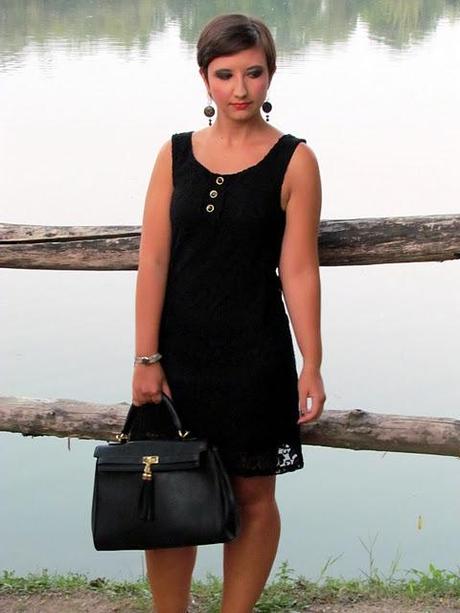 Little black dress and Bulgari bracelet: easy and chic!