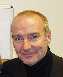 http://upload.wikimedia.org/wikipedia/commons/thumb/6/6d/Midge_Ure_2004-10-26.jpg/250px-Midge_Ure_2004-10-26.jpg