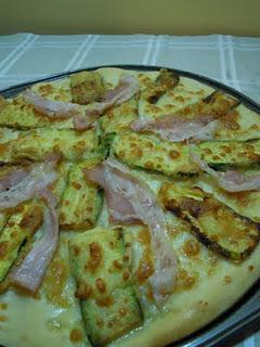 PIZZA CON ZUCCHINE PASTELLATE