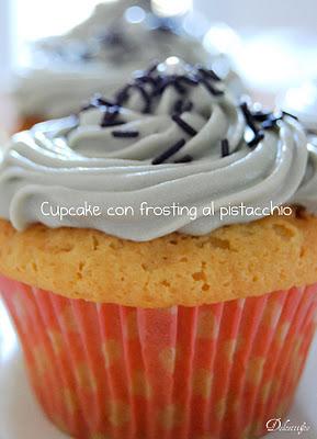 Cupcake con frosting al pistacchio