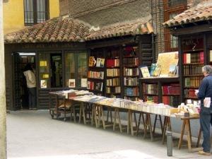 La libreria è inutile senza i suoi scaffali