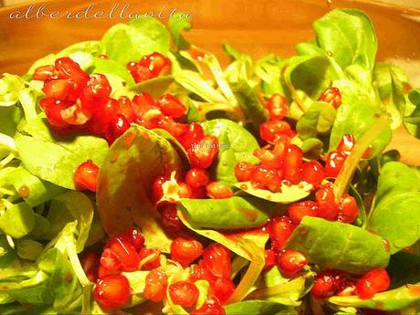 INSALATA DI MELAGRANA E VALERIANA