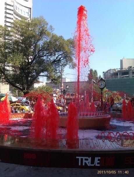 La fontana che zampilla sangue