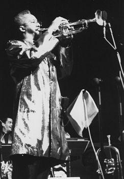 http://upload.wikimedia.org/wikipedia/commons/thumb/5/51/Lester_Bowie.jpg/243px-Lester_Bowie.jpg
