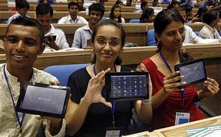 AKASH: IL TABLET DA 34 EURO CHE IL GOVERNO INDIANO REGALA AGLI STUDENTI