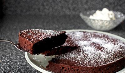 La torta al cioccolato fondente