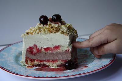 Semifreddo  con pan di spagna al pistacchio  di Luca Montorsino