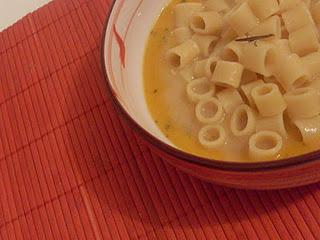 zuppa di pasta e fagioli su vellutata di zucca