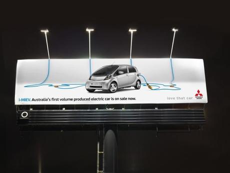 Mitsubishi i-Miev, quando è il billboard ad alimentare l’auto elettrica