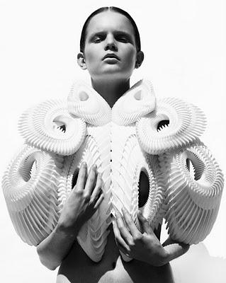 IRISS VAN HERPEN »CAPRIOLE« HAUTE COUTURE WOMEN’S COLLECTION FW  2011.12