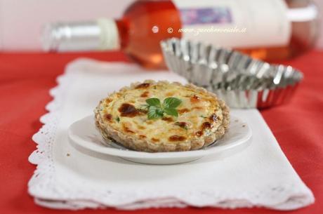 Quiche integrali con ricotta, salmone e erbe aromatiche