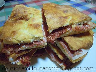 PIZZA RIPIENA CON FICHI E PROSCIUTTO................. ispirandomi a quella di BONCI