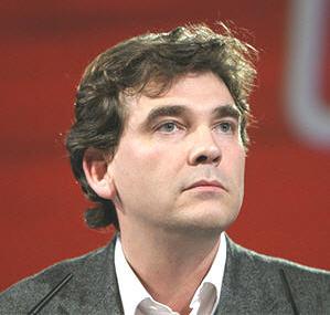 L'enfant terrible Arnaud Montebourg detta le sue condizioni