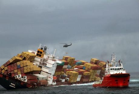 Nave Rena incagliata,corsa per svuotare serbatoi