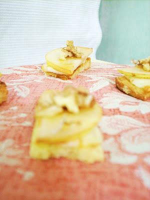 Bruschette toma e pere