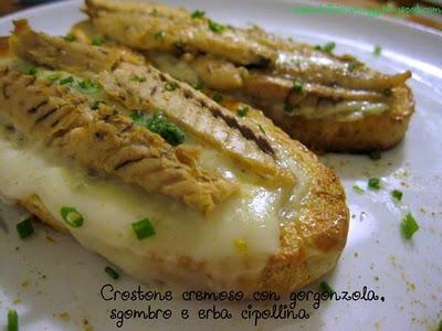 Crostone cremoso con gorgonzola, sgombro e erba cipollina