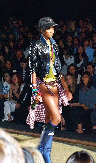 Followpix @ Dsquared S/S 2012 fashionshow